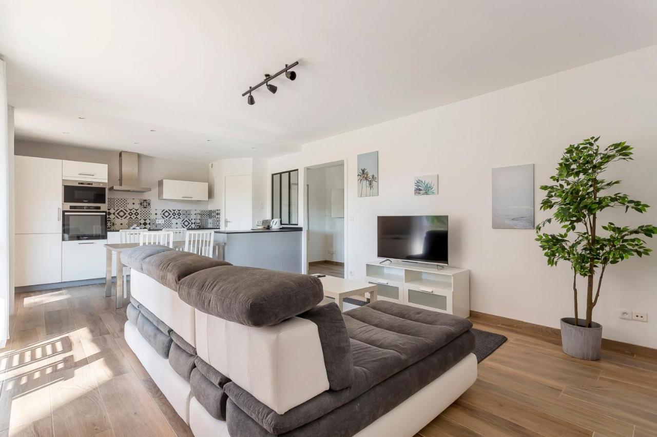 Suite Granges En Rez-De-Jardin Pour 4 Voyageurs Lyon Exterior foto
